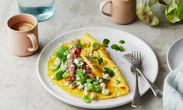 Recipe: Omelette with broad beans, pancetta, goat cheese and mint - SALIFE